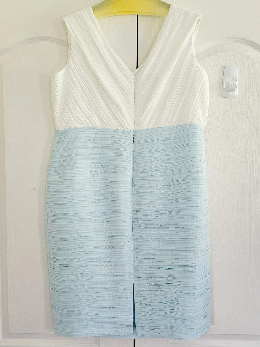 2 Pieces Sheath/Column V-Neck Knee-Length Mother of the Bride Dresses with Jacket & Pleats